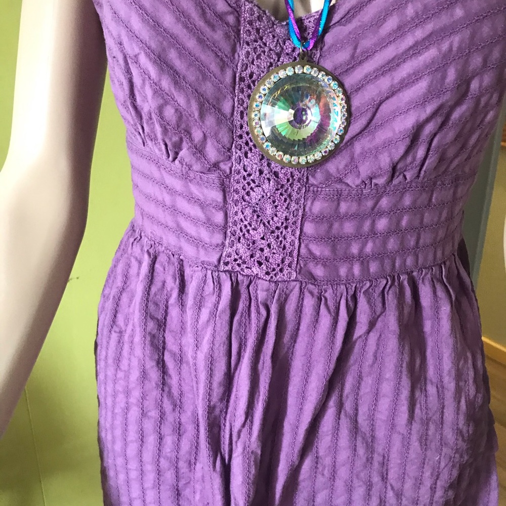 Dresses - Picture 2 of 3
